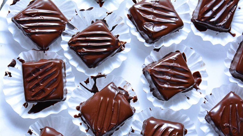 Healthy and homemade chocolate bonbons 3 recipes for small sins